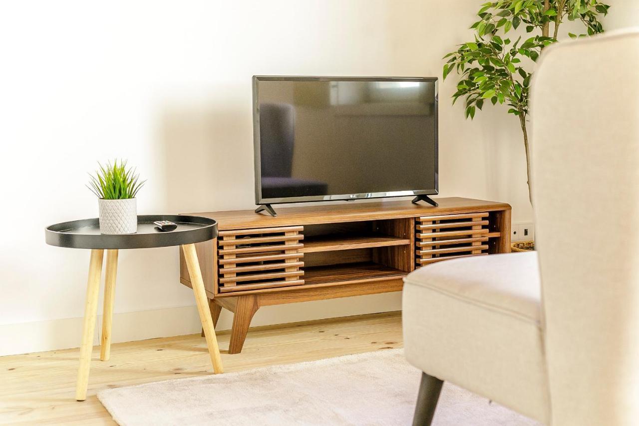 Lovelystay - Vila Burgaes Porto Bagian luar foto