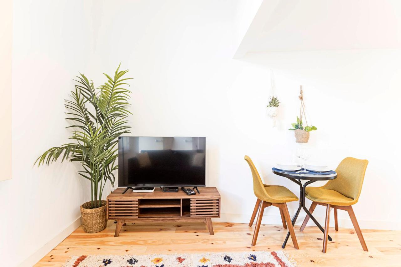Lovelystay - Vila Burgaes Porto Bagian luar foto